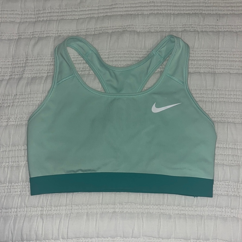 green nike sports bra